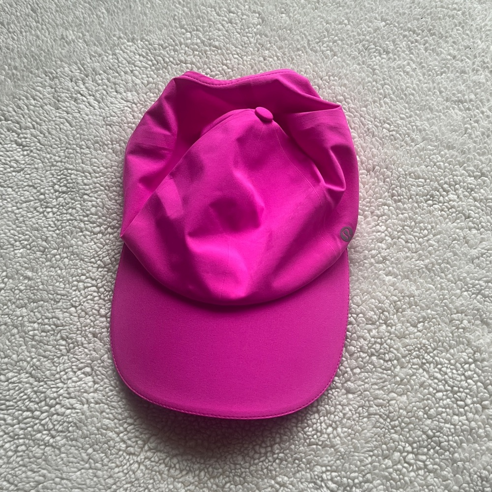 Bright pink fast and free running hat